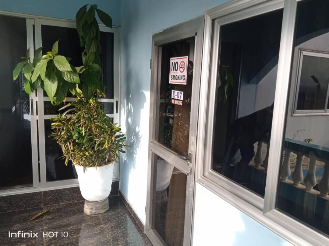 Elizz Guest House Janman Екстериор снимка
