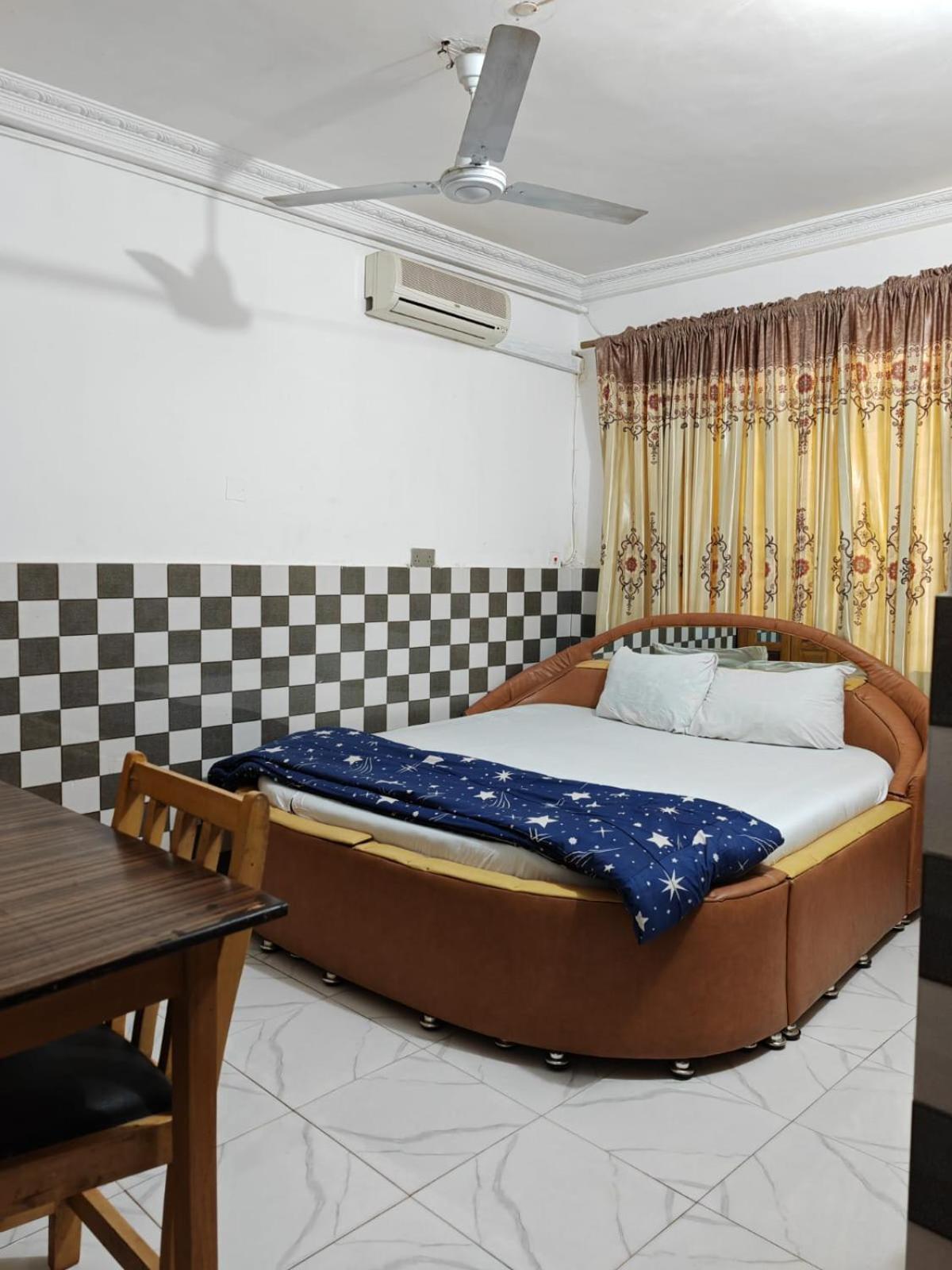Elizz Guest House Janman Екстериор снимка